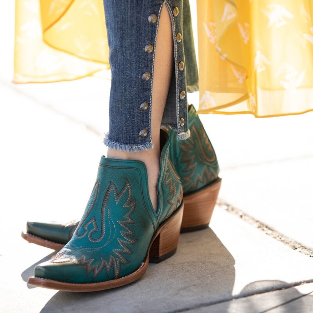 Ariat Dixon Blue Snip Toe Boots Size 7.5